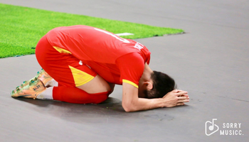 CĐV châu Á phản ứng mạnh sau cú ngã của U23 Việt Nam tại bán kết